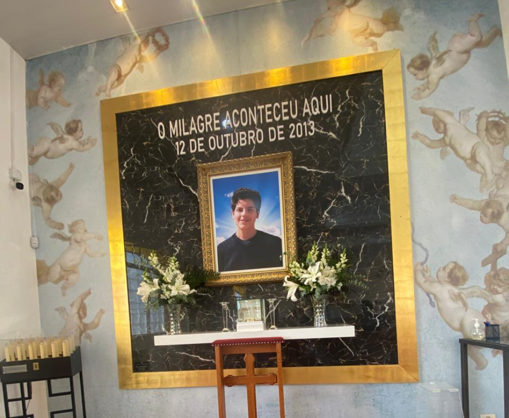 Cura de criança de três anos é reconhecida como primeiro milagre de Carlo Acutis, canonizado pelo papa Francisco.