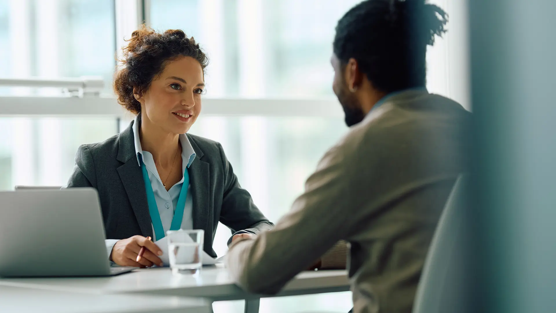 A gestão de recursos humanos é um conjunto de subsistemas interconectados que têm o objetivo de atrair, engajar e reter talentos.