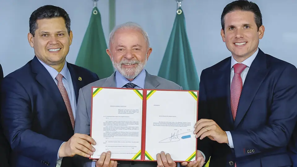 Lula entrega PEC da Segurança a Motta e Alcolumbre