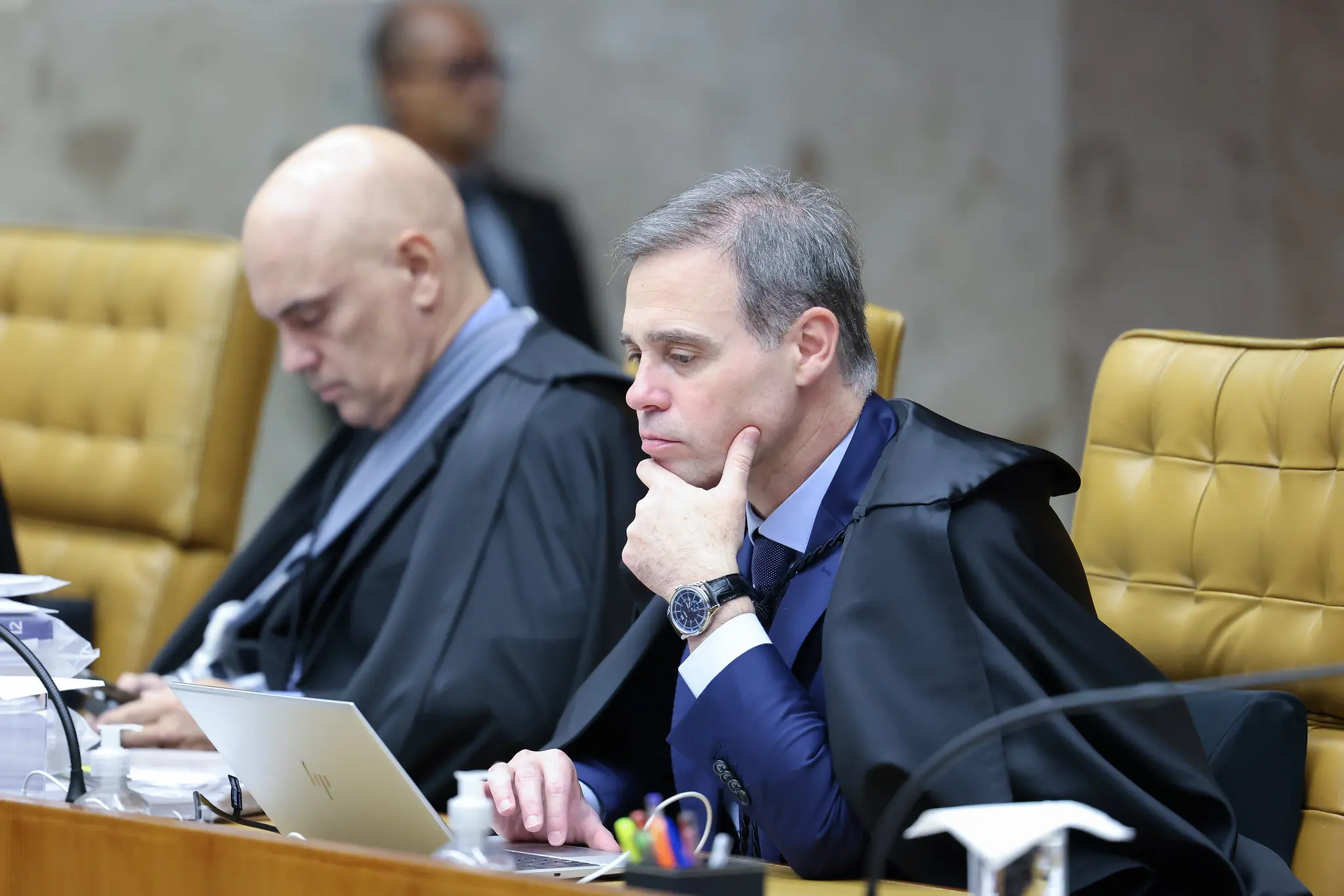 Mendonça diverge de Moraes e vota contra quebra ampla de sigilo na internet