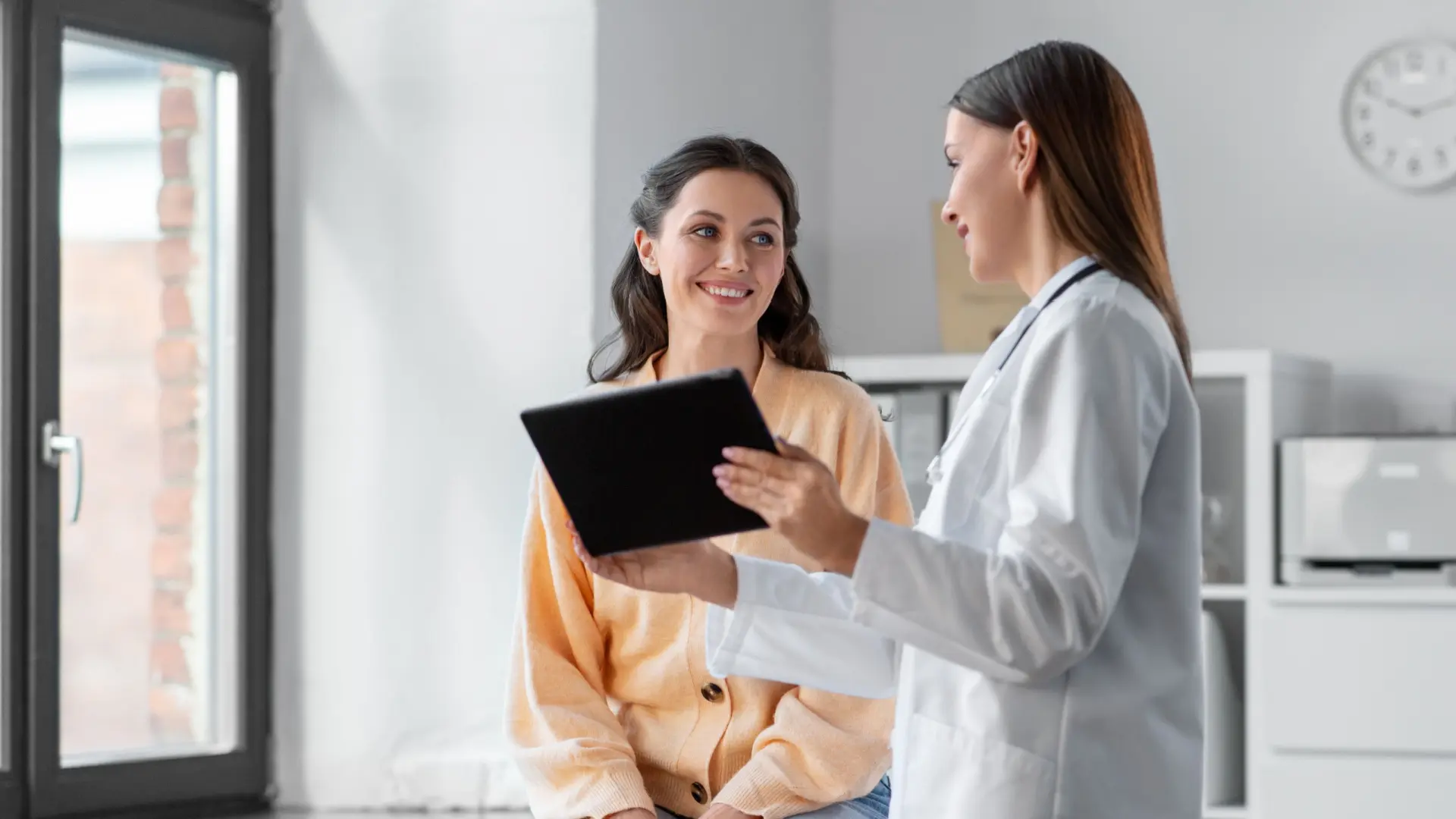 O médico tem papel ativo na promoção da saúde da mulher e na conscientização sobre a prevenção