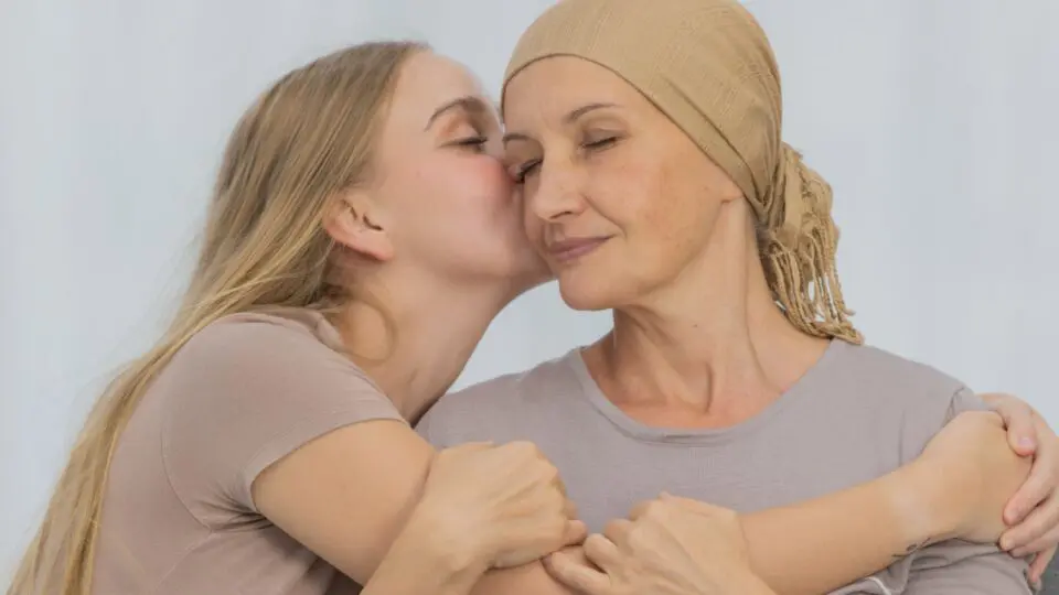O apoio emocional de familiares é parte essencial do tratamento de mulheres com câncer