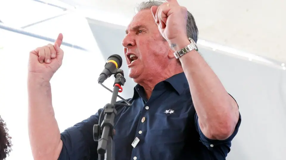 PRD expulsa Fernando Collor após prisão