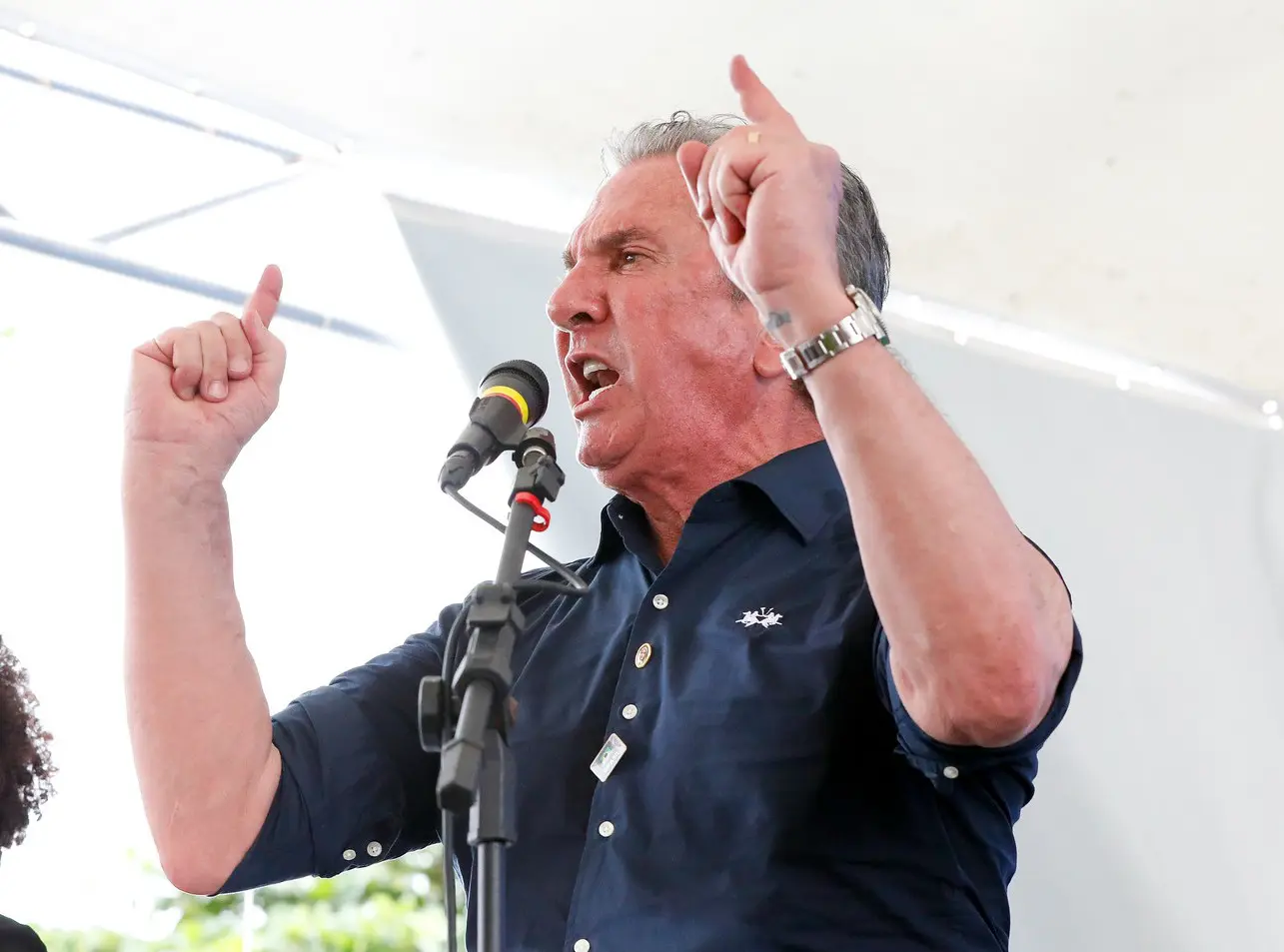 PRD expulsa Fernando Collor após prisão