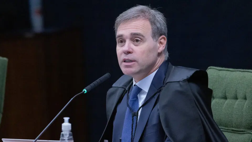 Mendonça diverge de Moraes e vota por revogar prisão de Collor