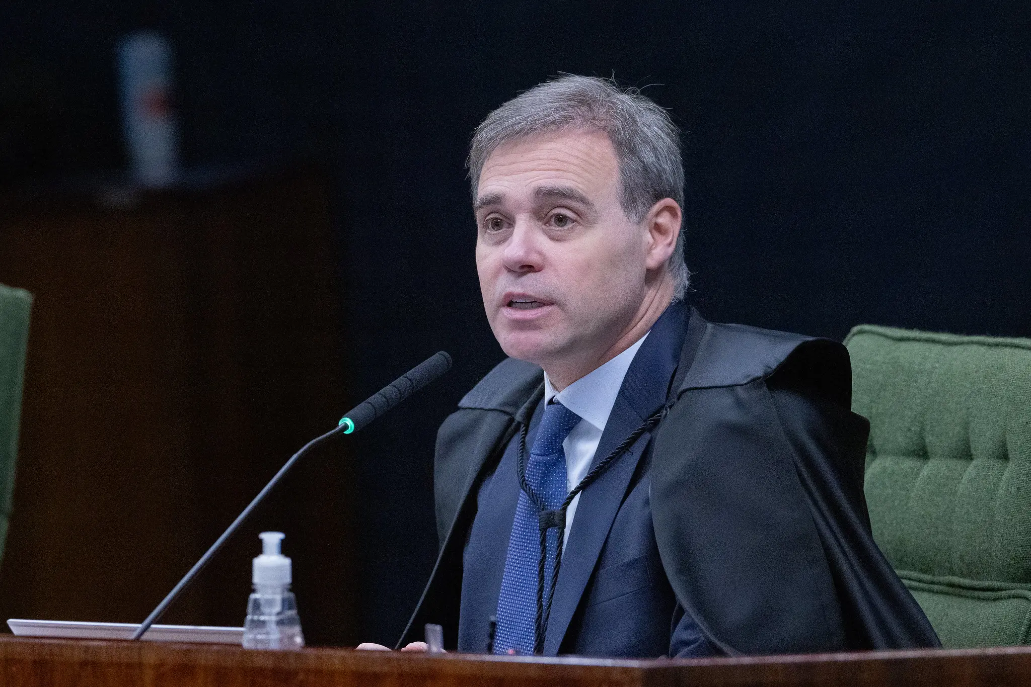 Mendonça diverge de Moraes e vota por revogar prisão de Collor