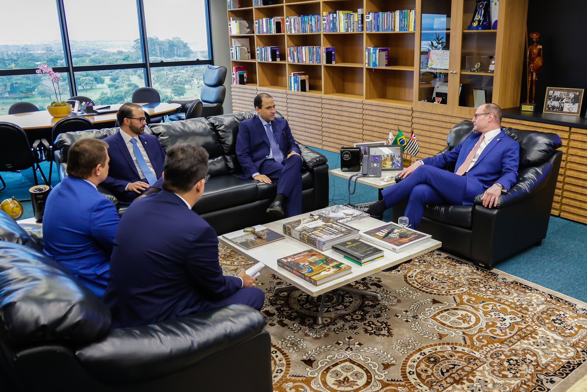 Zanin e o presidente da OAB, Beto Simonetti, se reuniram para tratar do veto a celulares em julgamento no STF.