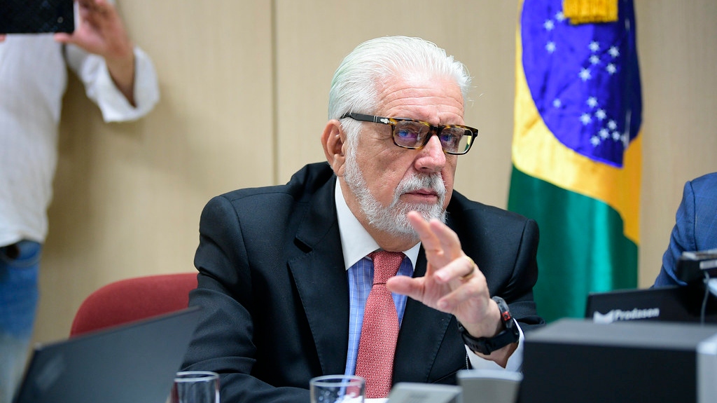 Jaques Wagner vê que proposta pode “distensionar” a relação do Congresso com o STF, que poderia ficar mais abalada.