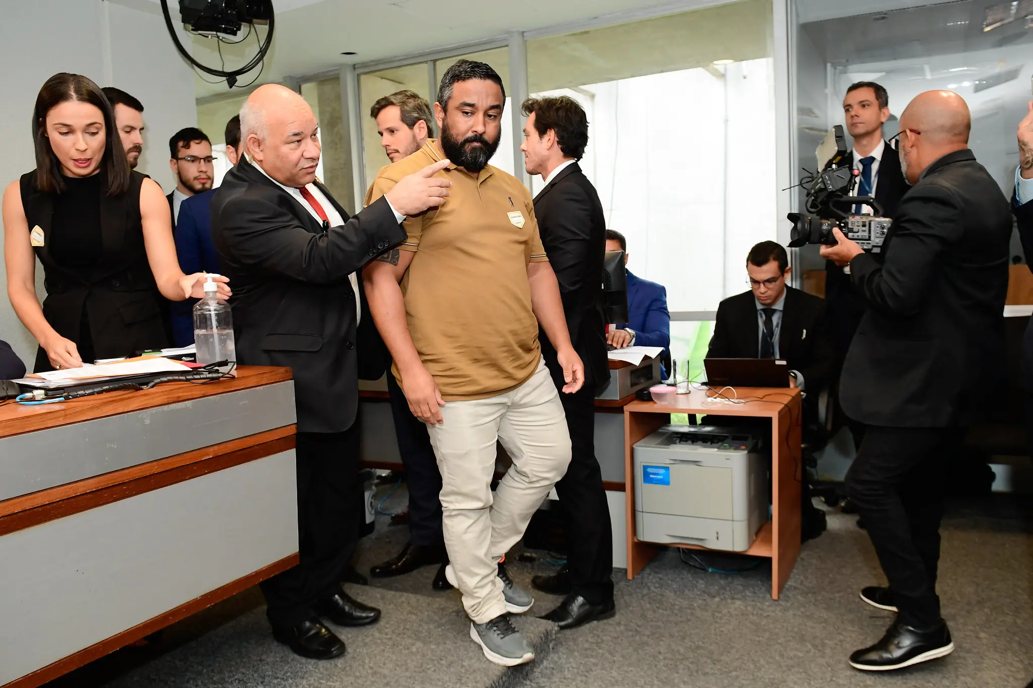 Senadora manda prender empresário em flagrante na CPI das Bets