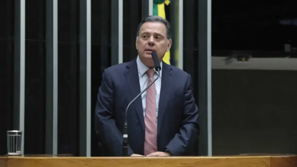 Executiva do PSDB autoriza fusão com Podemos