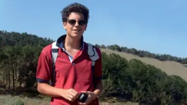 Carlo Acutis, o "padroeiro da internet": exemplo de espiritualidade autêntica e inspiradora.