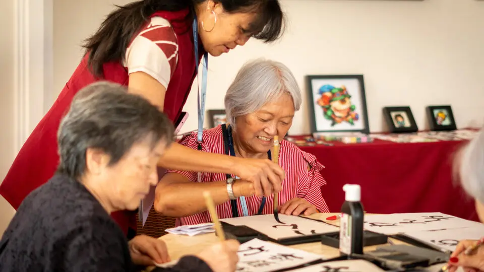 Uma das atividades do evento é a oficina de sumiê, arte da caligrafia japonesa.