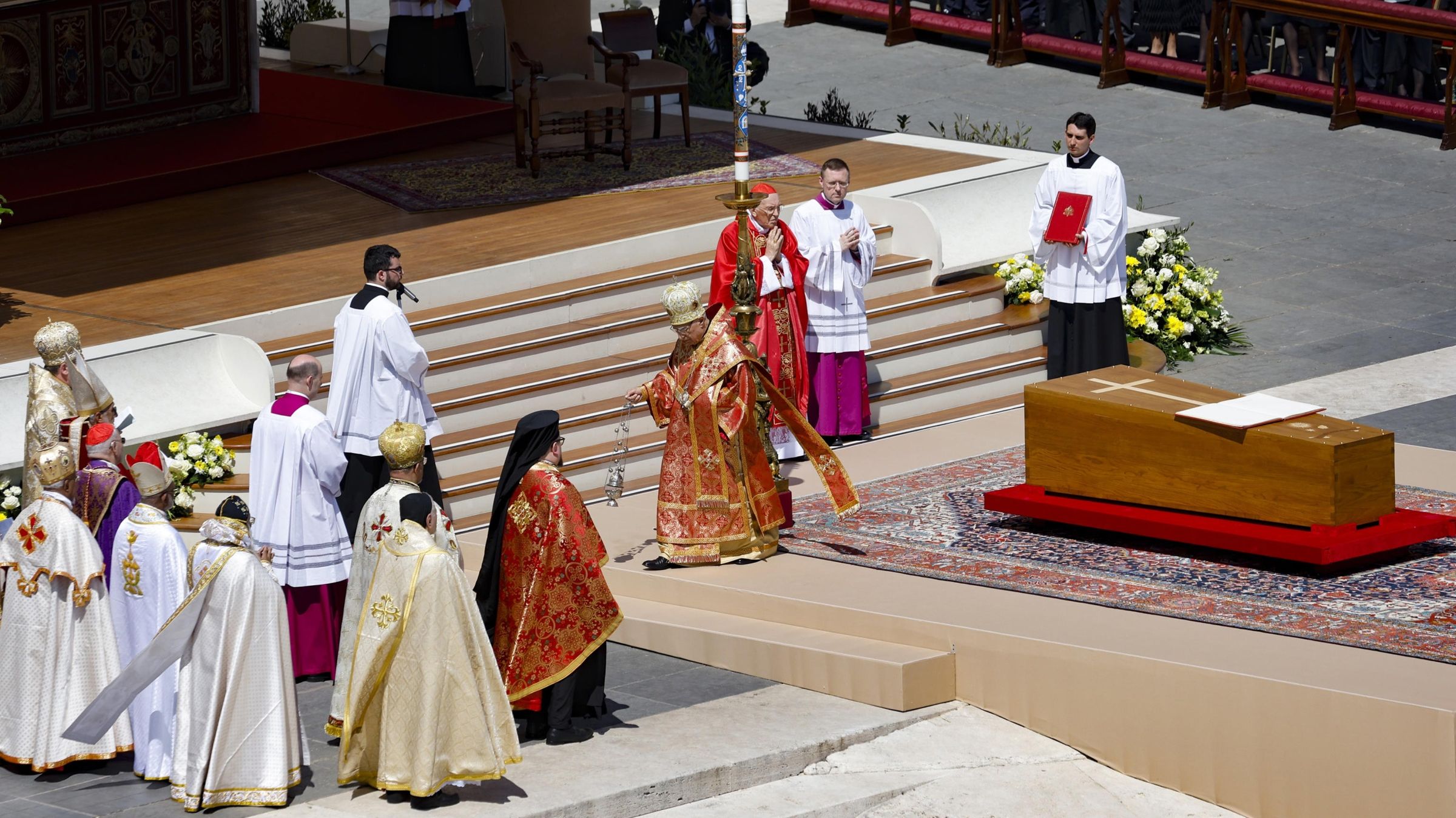 Funeral do papa Francisco teve latim, canto gregoriano e cerimonial tradicional das igrejas católicas orientais.