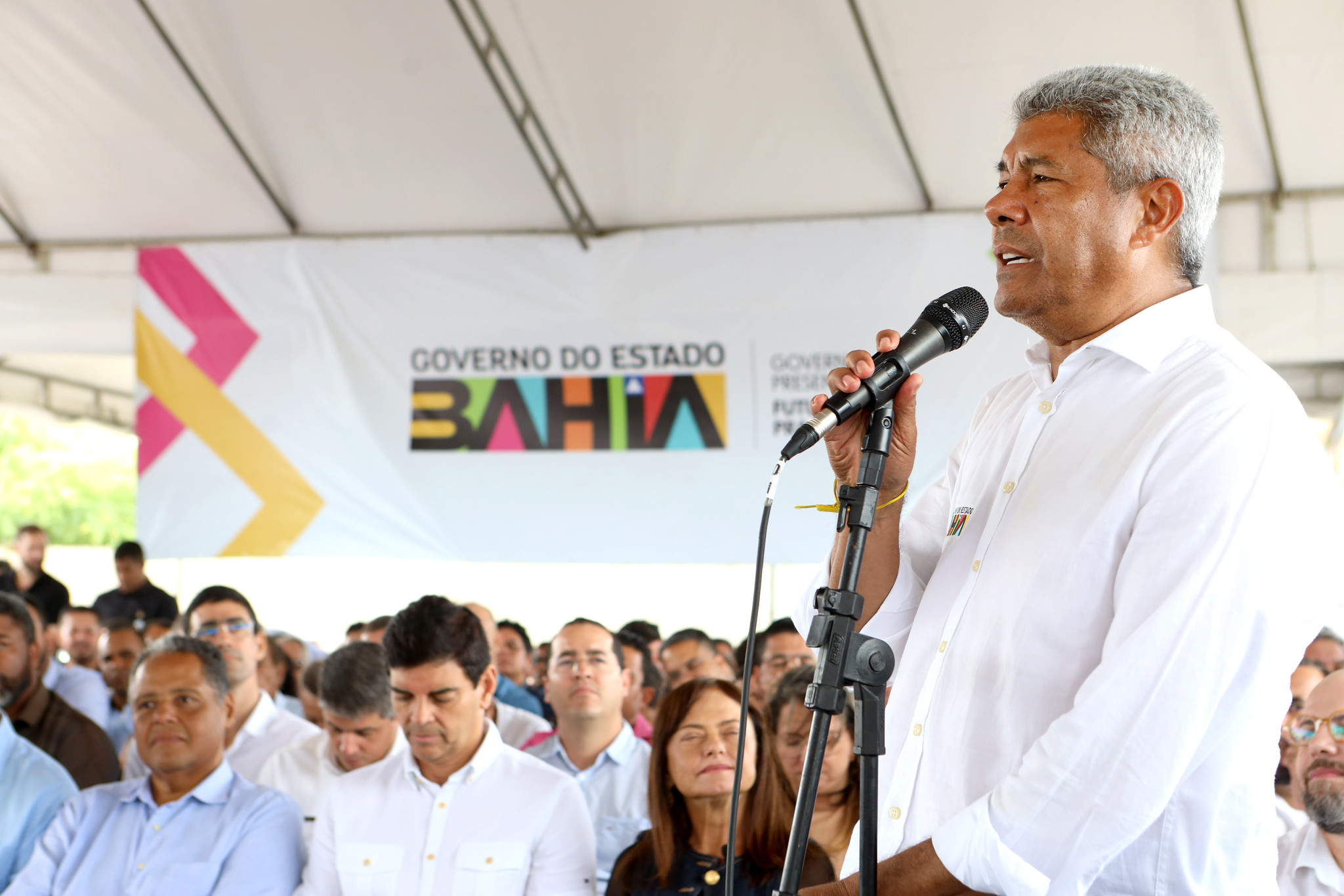 Governador da Bahia sugere que Bolsonaro e eleitores devem ser levados “para a vala”.