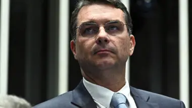 Flávio diz que não discutiu sanções contra Moraes com representante de Trump