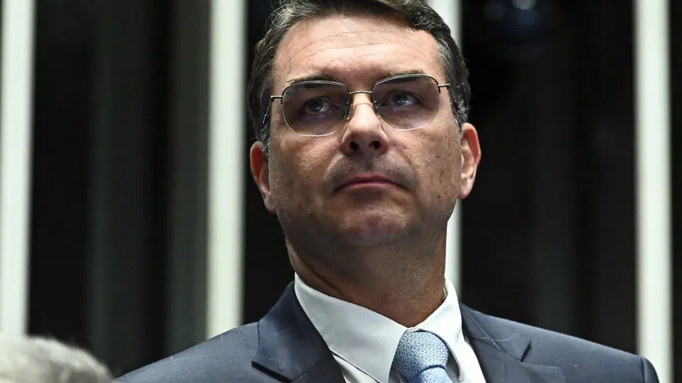 Flávio diz que não discutiu sanções contra Moraes com representante de Trump