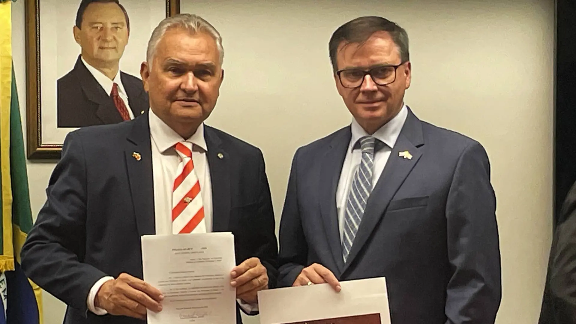 Deputado general Girão (PL-RN) recebe o embaixador Andrzej Cieszkowski na Câmara dos Deputados