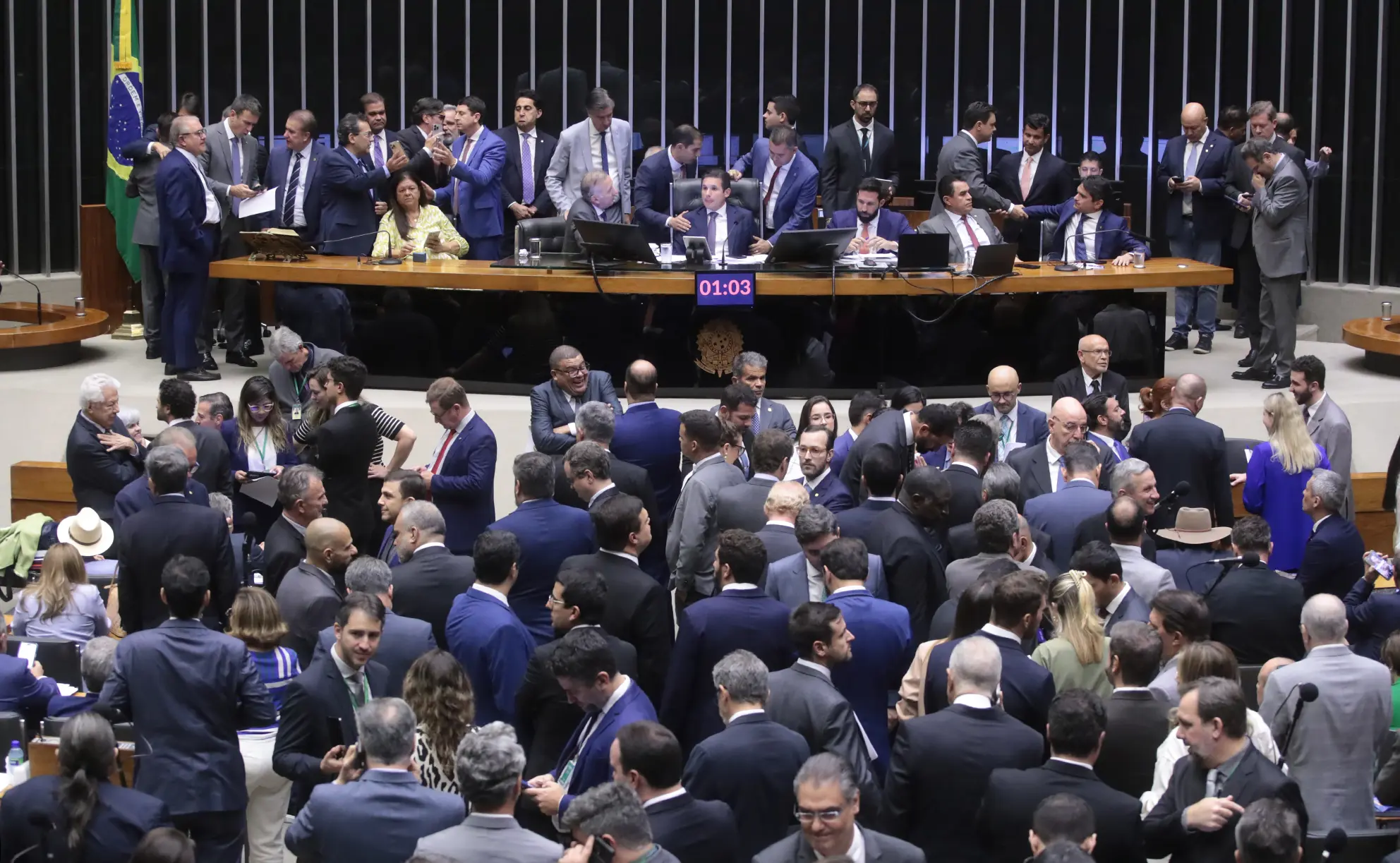 Câmara aprova projeto que amplia número de deputados com impacto de R$ 65 milhões ao ano