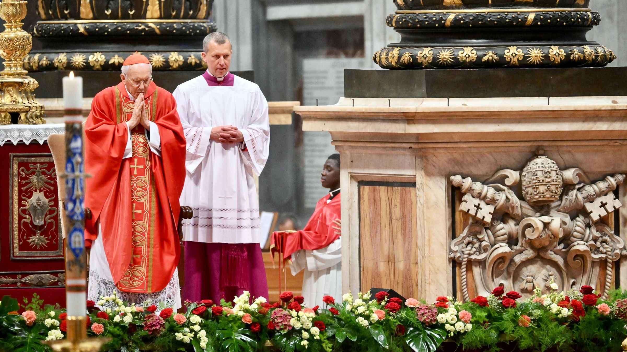 O cardeal Giovanni Battista Re na missa Pro eligendo pontifice, nesta quarta-feira, na Basílica de São Pedro