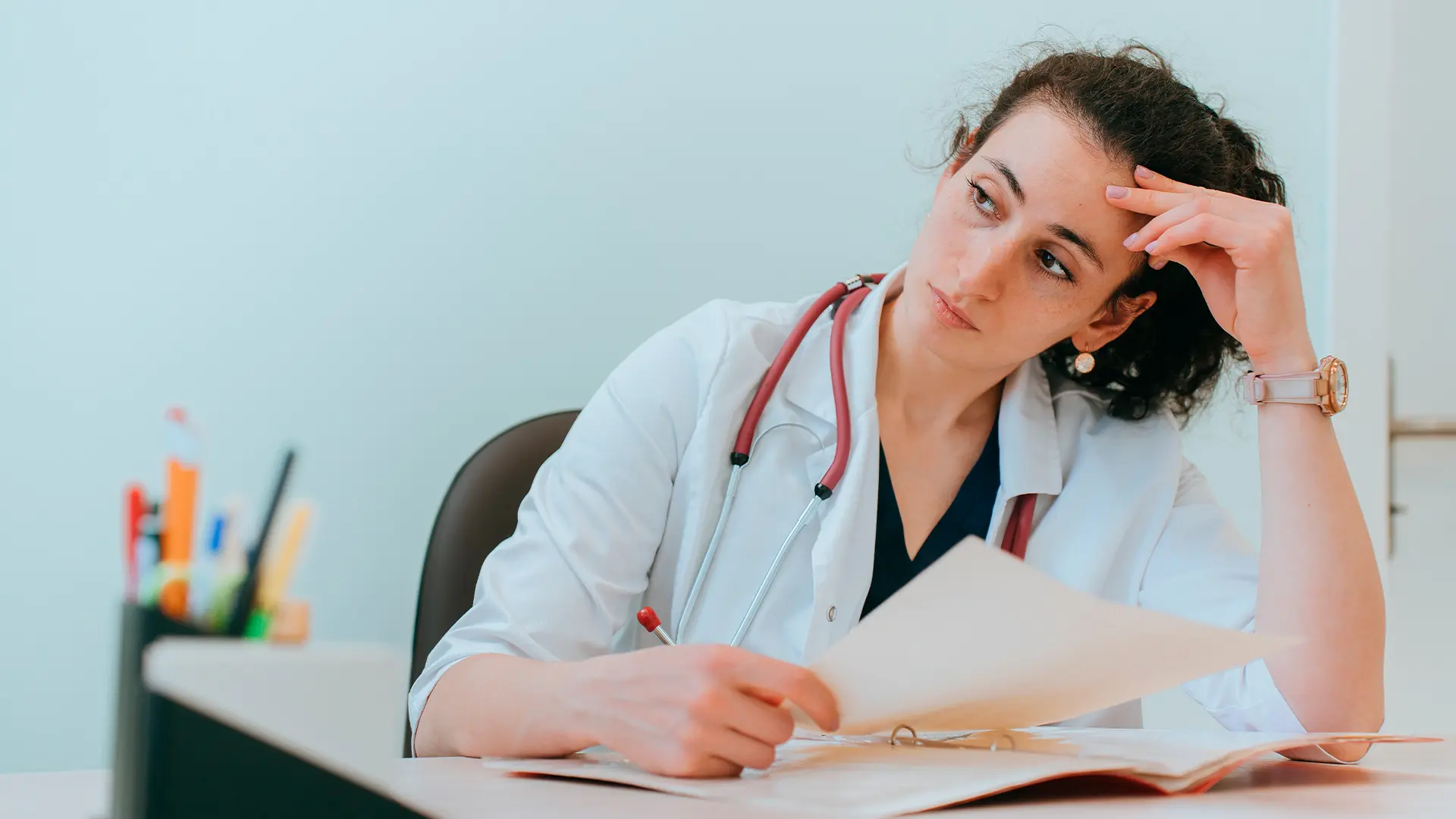 Profissionais da saúde enfrentam desafios para conciliar trabalho e bem-estar emocional