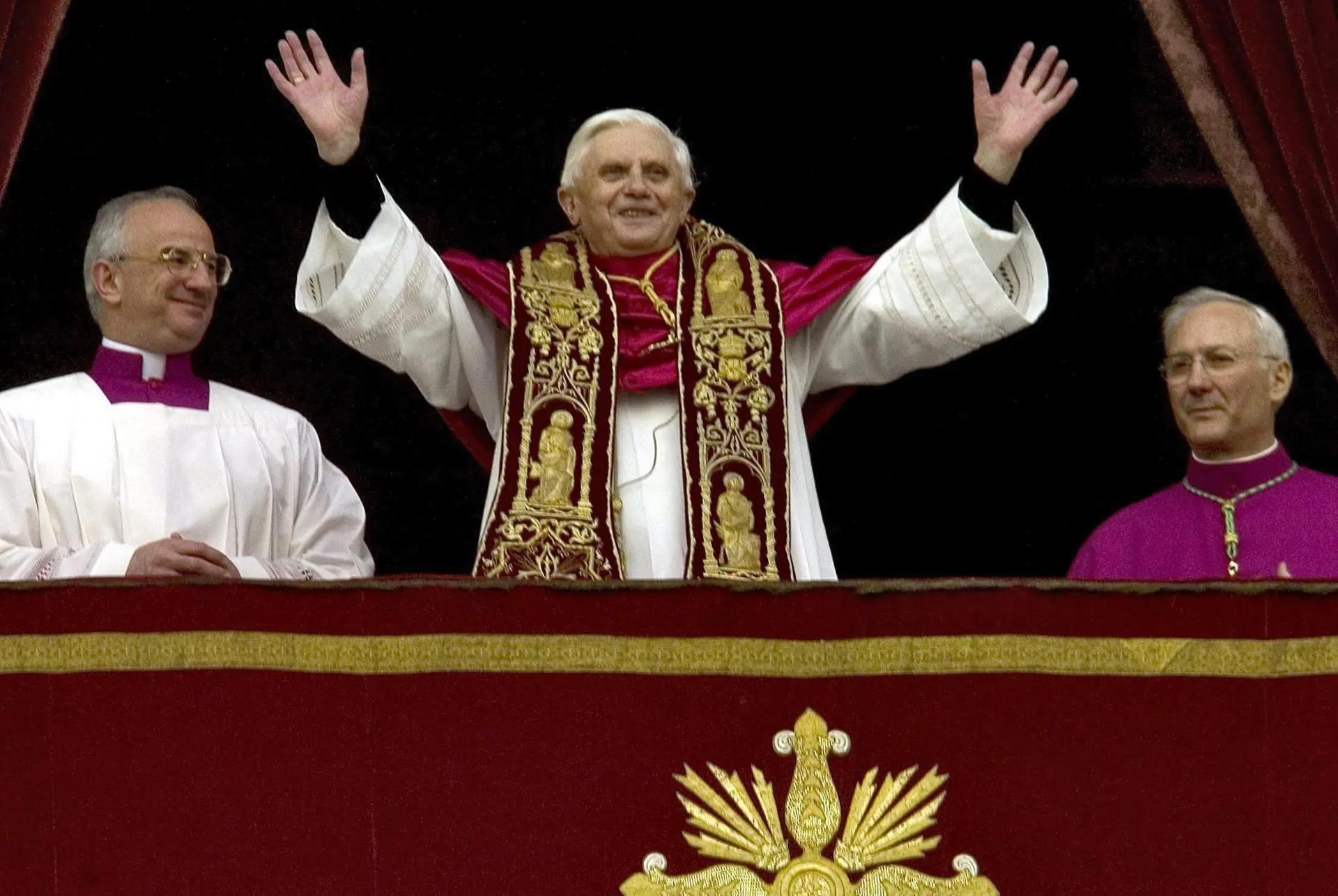 Papa Bento XVI, logo após ser escolhido como novo papa.