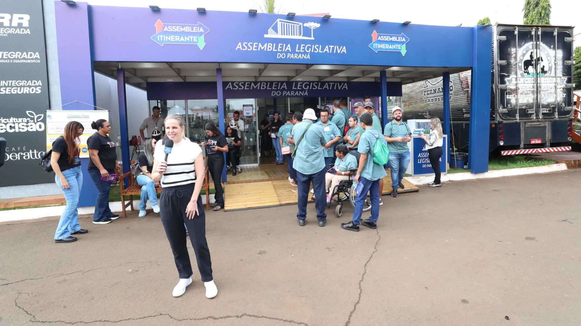 Trabalho itinerante leva a Assembleia Legislativa do Paraná a todas as regiões do estado para atender a população.