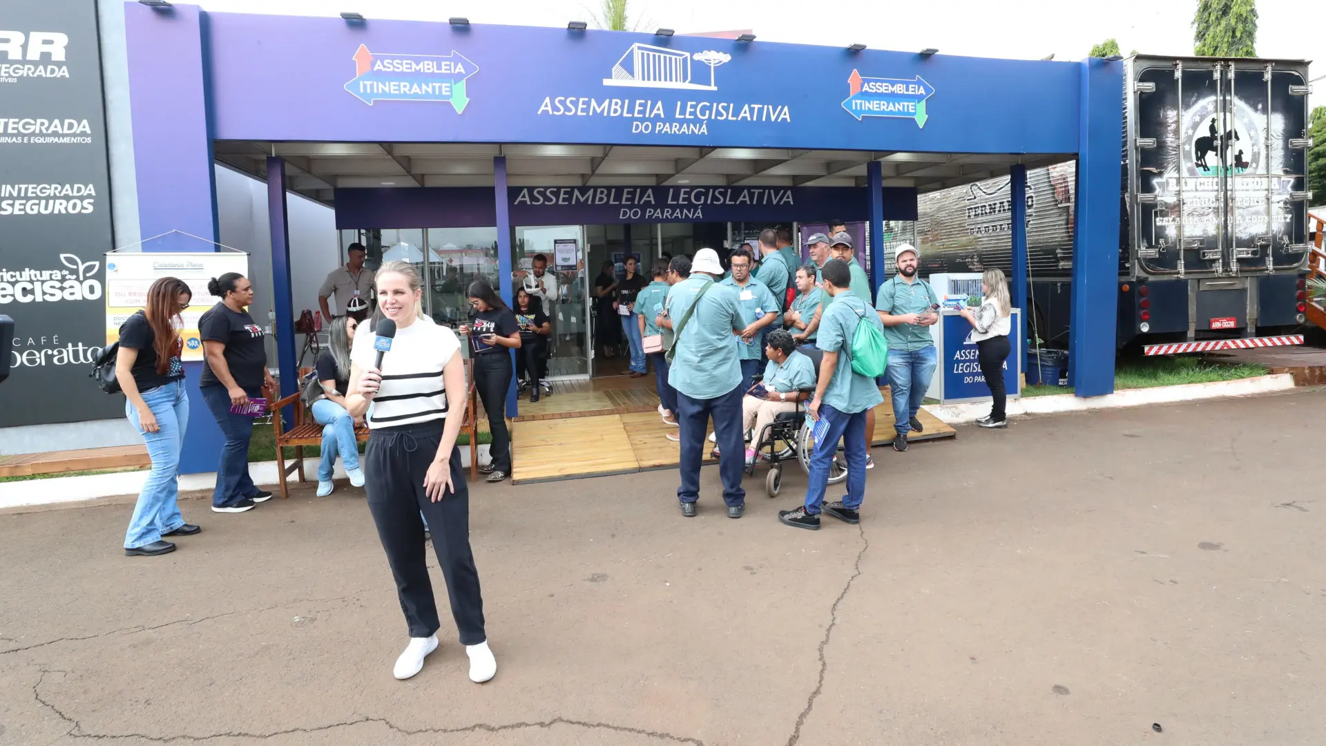 Trabalho itinerante leva a Assembleia Legislativa do Paraná a todas as regiões do estado para atender a população.