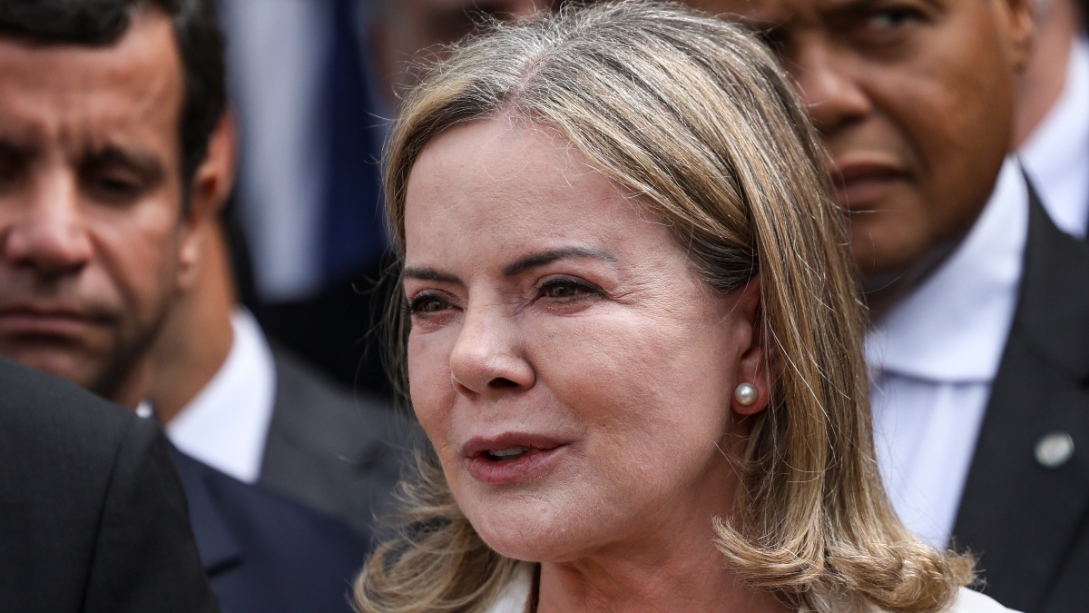 Ministra diz ter sofrido injúria e difamação por postagem de Gayer nas redes sociais.