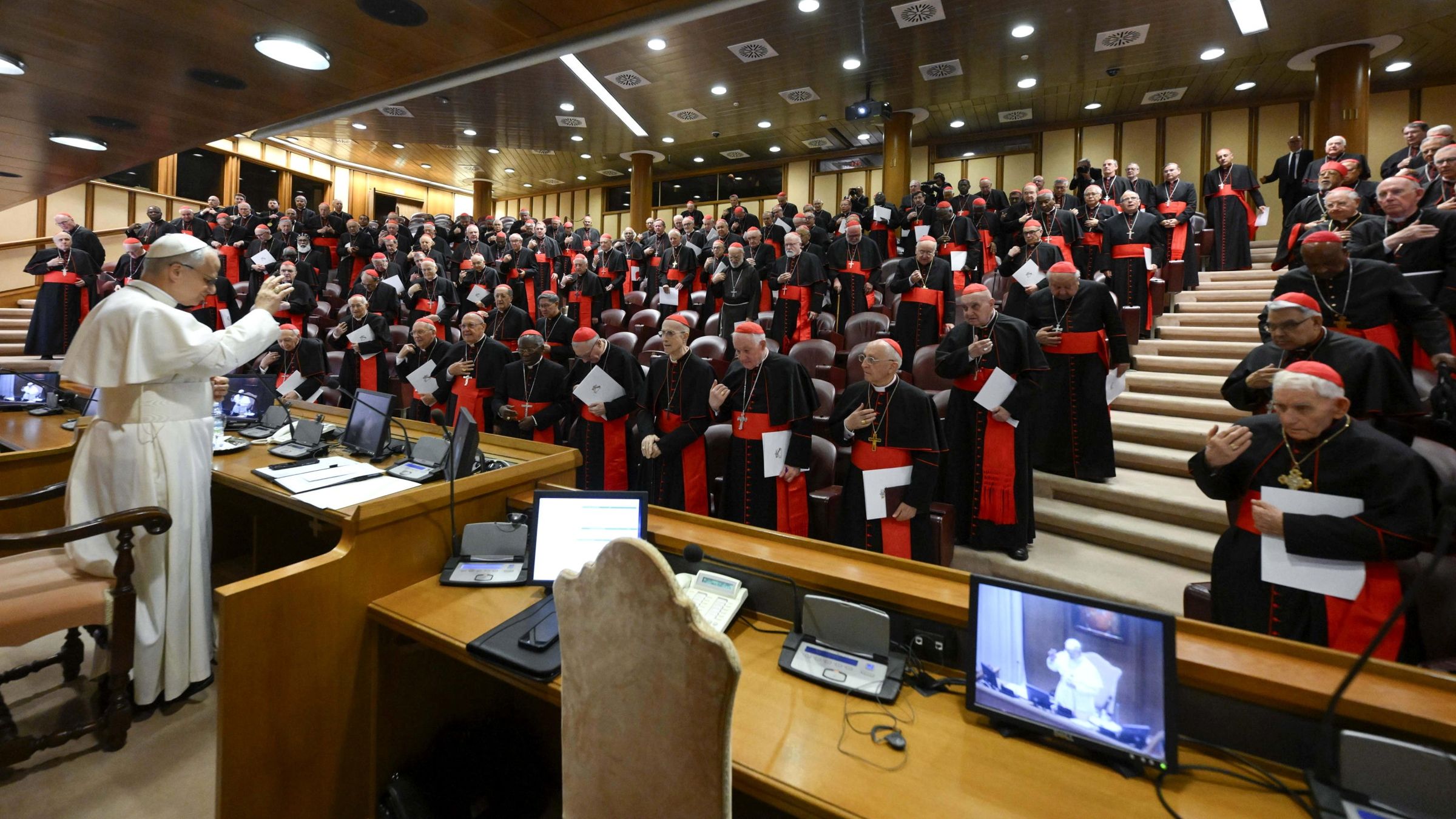O papa Leão XIV em encontro com cardeais realizado no Vaticano, em 10 de maio.