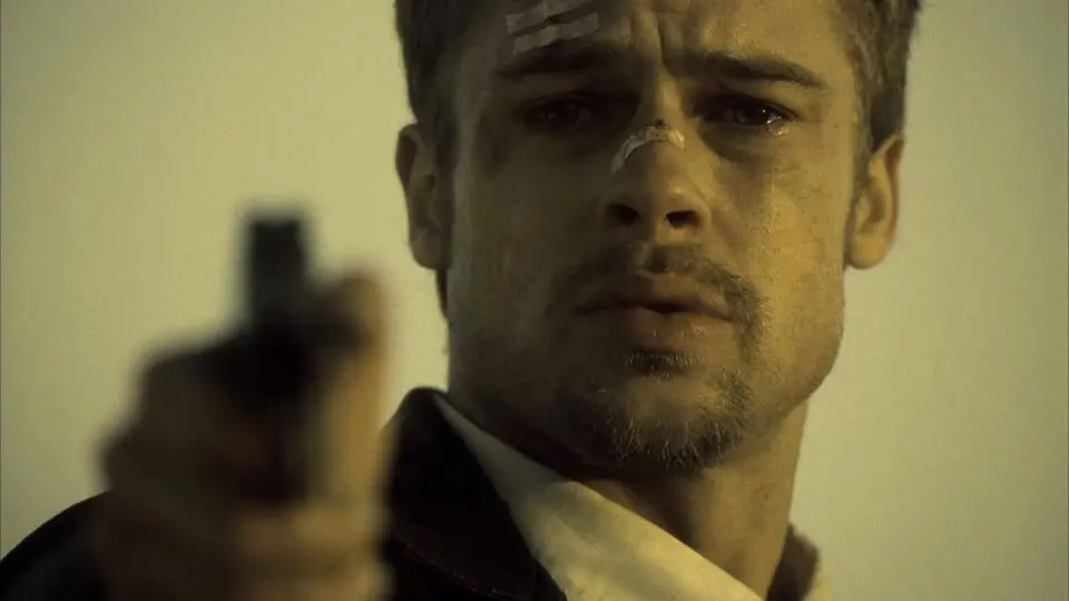 Pitt estava cansado de interpretar galãs e recusou vários filmes mais caros para poder trabalhar com David Fincher