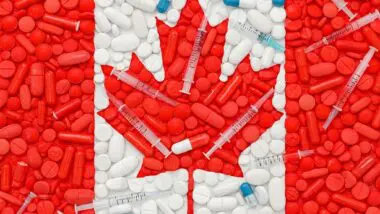 Canadá recua em política de distribuição gratuita de drogas após evidências frágeis, aumento de hospitalizações e desvio para o mercado ilegal.