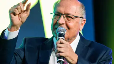 Geraldo Alckmin defendeu a decisão de Moraes de suspender os atos do Executivo e do Congresso em relação ao IOF.