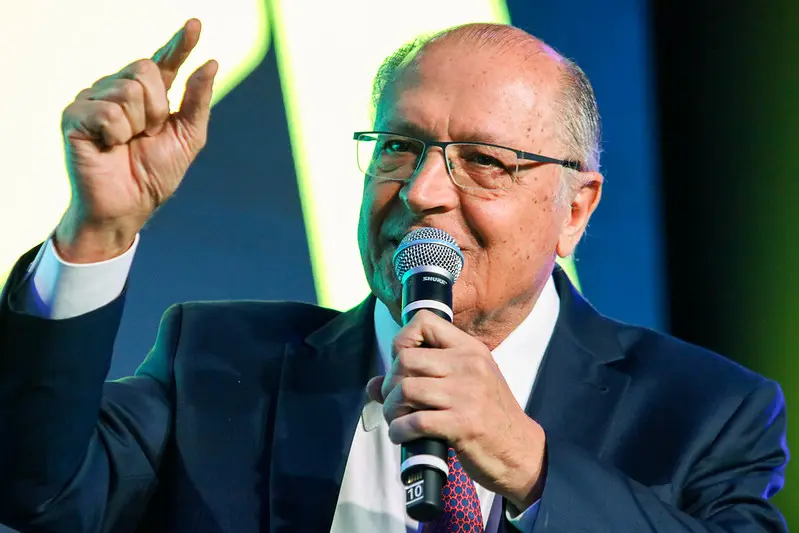 Geraldo Alckmin defendeu a decisão de Moraes de suspender os atos do Executivo e do Congresso em relação ao IOF.