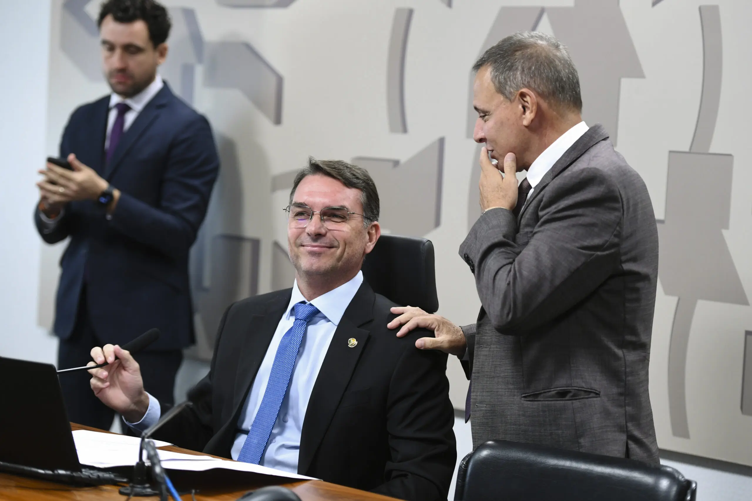 Senado terá mini CPI para fiscalizar rombo nos Correios.