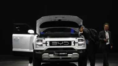 Veículo elétrico chinês, o BYD Shark 6, é exibido na 46ª edição do Salão Internacional do Automóvel de Bangkok 2025, em Nonthaburi, nos arredores de Bangkok, Tailândia, em 24 de março de 2025