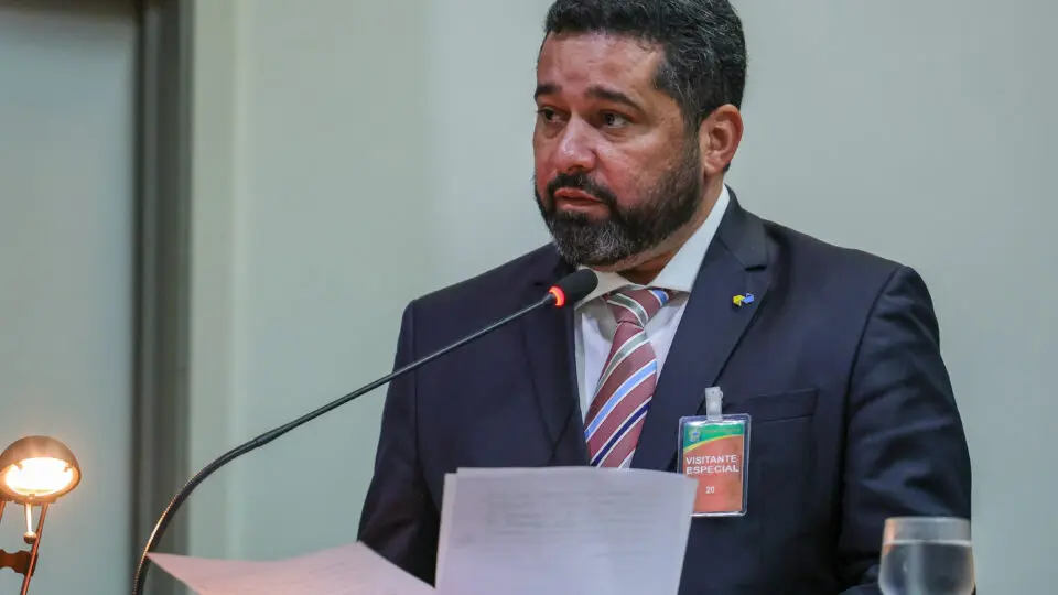 correios, nikolas, câmara, deputado, salário, aumento, prejuízo rombo