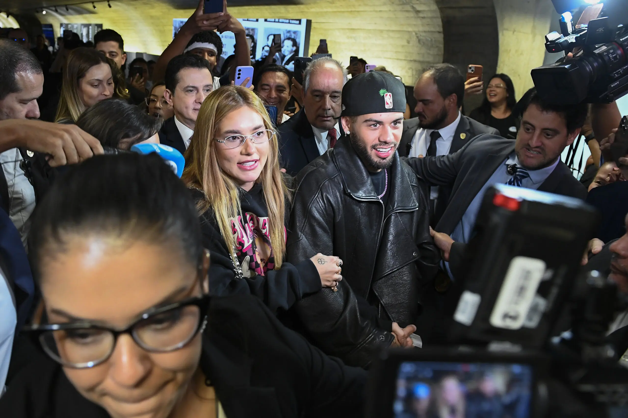 Virginia no Senado com o marido, Zé Felipe: dona de uma fortuna estimada em R$ 400 milhões.