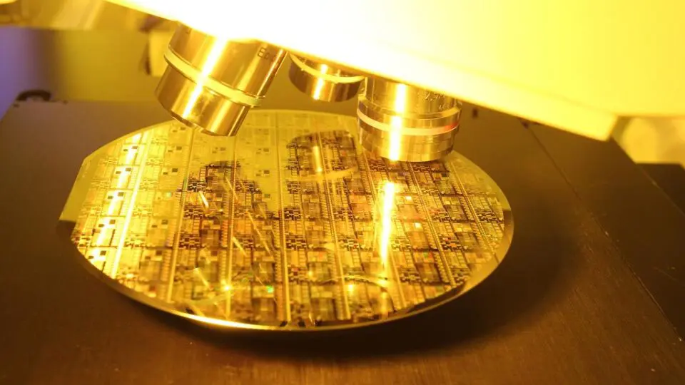 Futuro do Brasil no setor de semicondutores depende de nichos de mercado e parcerias internacionais.