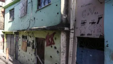 Facção do Comando Vermelho e domínio territorial no Rio de Janeiro