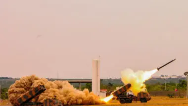 Sistema Astros do Exército para lançamento de mísseis e foguetes