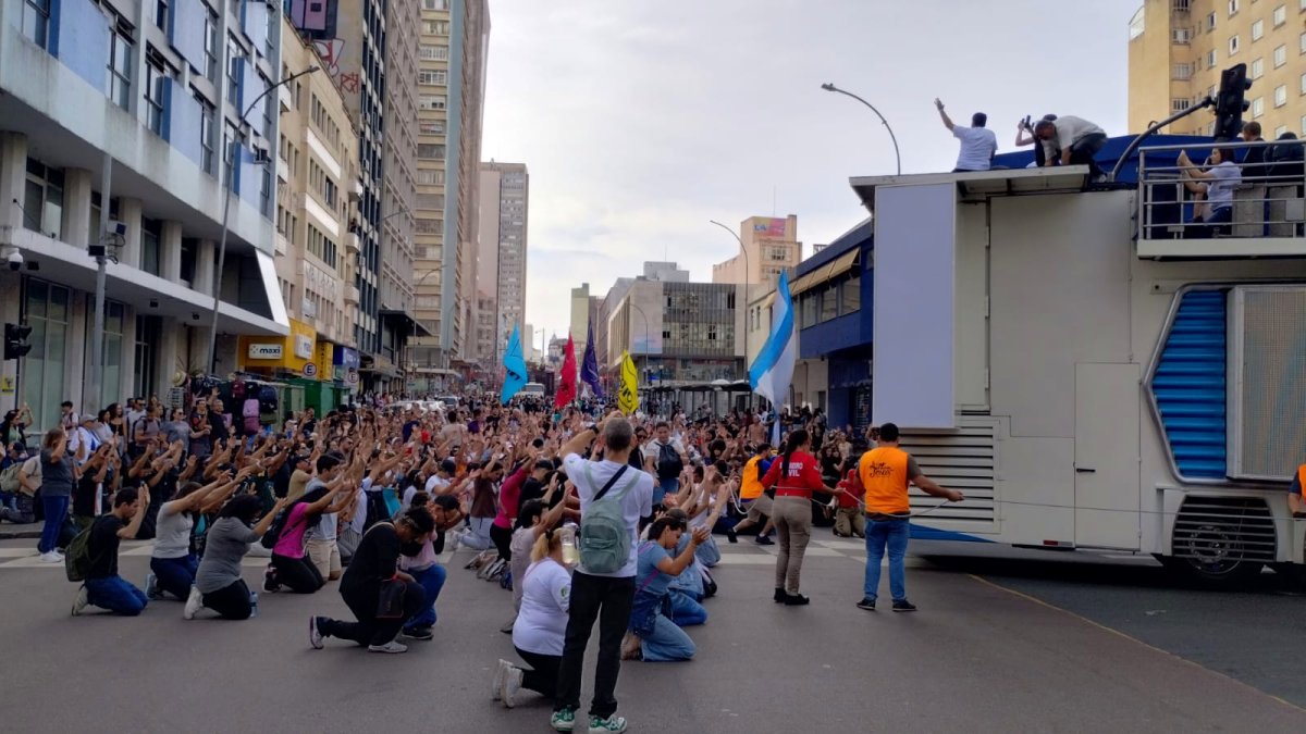 Marcha para Jesus caminhou entre a Praça 19 de Dezembro e a Rua Marechal Deodoro.