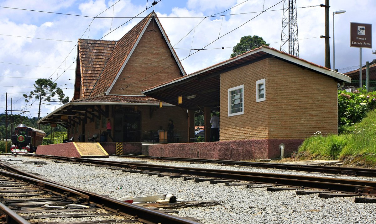 Estrada de Ferro Campos do Jordão está desativada por falta de manutenção.