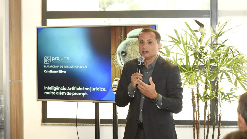Cristiano Silva, diretor de marketing da Projuris, apresentou diversas ferramentas tecnológicas que contribuem para a rotina jurídica.
