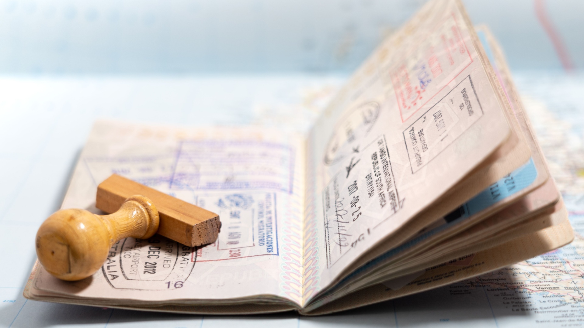 Descubra como morar legalmente na Europa e começar uma nova vida com segurança e apoio jurídico.