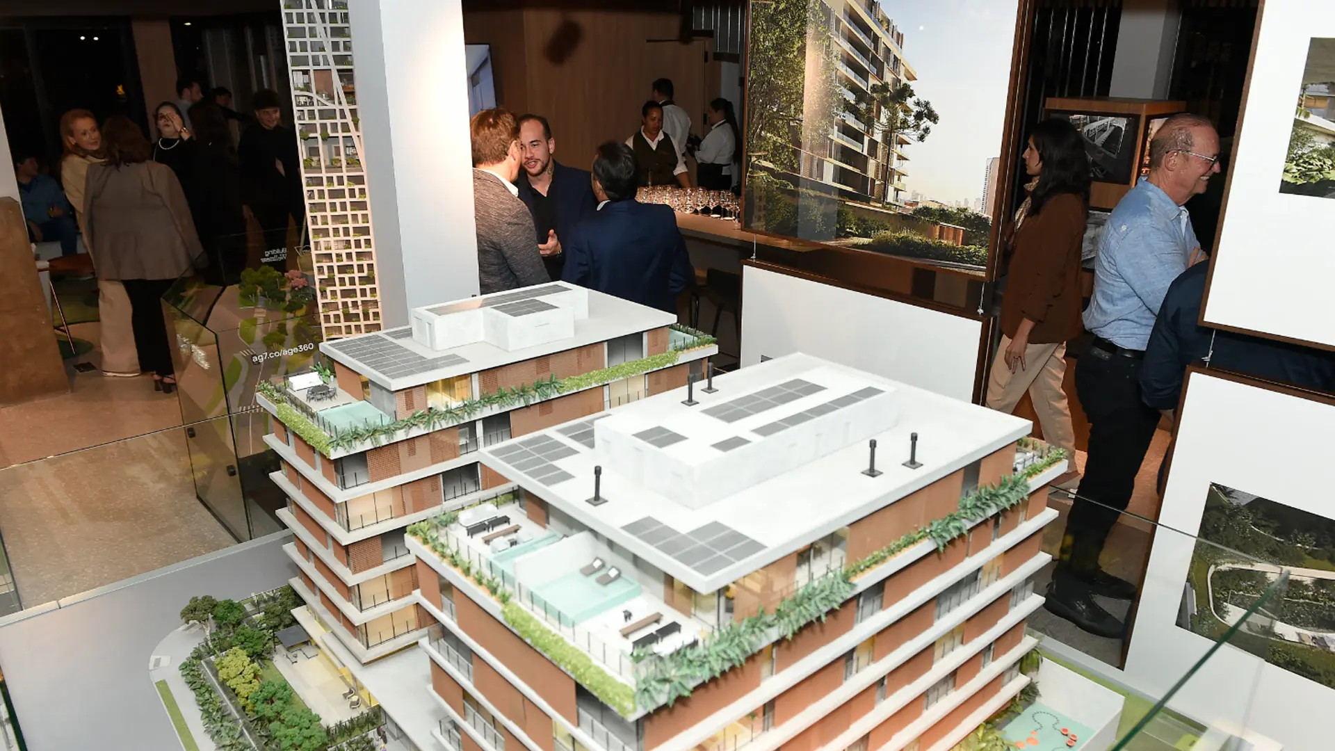 Os imóveis sustentáveis apresentam vantagens econômicas: redução significativa no consumo de água e energia e valorização patrimonial média de 10% a 15% nos empreendimentos certificados.