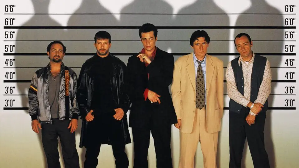 "Os Suspeitos": Todd Hockney (Kevin Pollak), Michael McManus (Stephen Baldwin), Fred Fenster (Benicio Del Toro), Dean Keaton (Gabriel Byrne) e Roger “Verbal” Kint (Kevin Spacey)