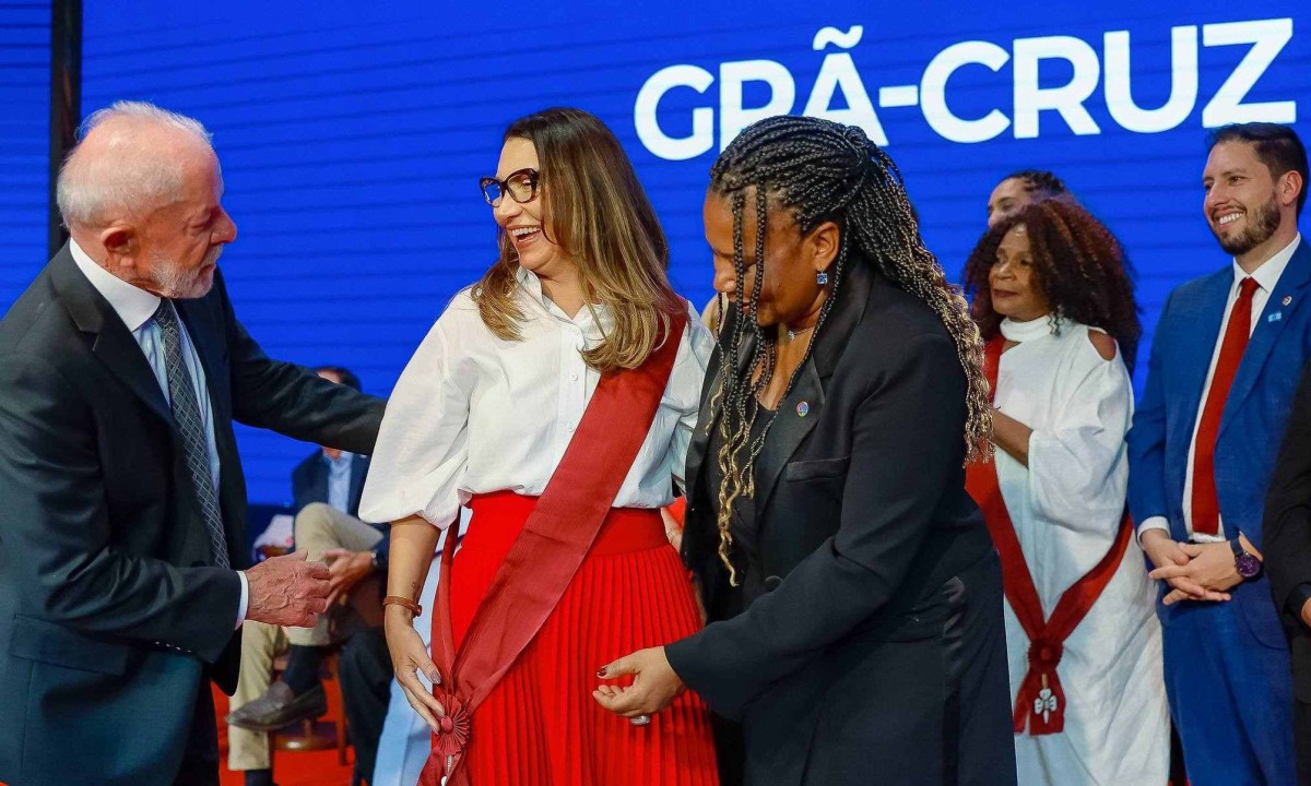 A generosidade dos ministérios de Cultura e Turismo com entidades privadas   