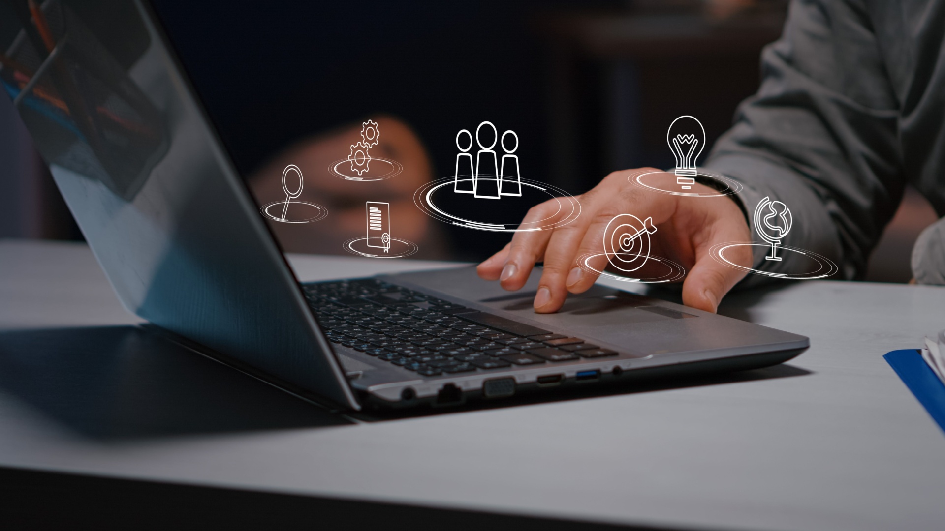 Na terceirização inteligente, a empresa foca em atividades estratégicas do negócio e transfere funções operacionais para um parceiro especializado.