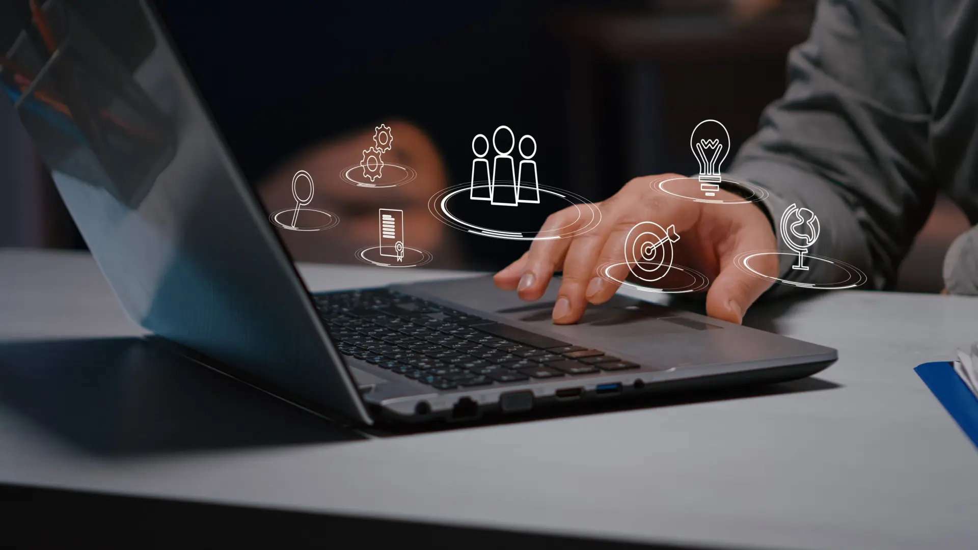 Na terceirização inteligente, a empresa foca em atividades estratégicas do negócio e transfere funções operacionais para um parceiro especializado.