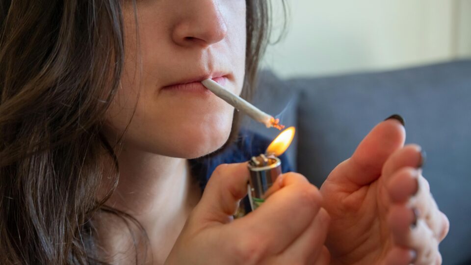 A Anitta venceu: a cultura que naturaliza o uso de drogas